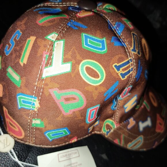 Designer Fashion Cap - Picture 3 of 4